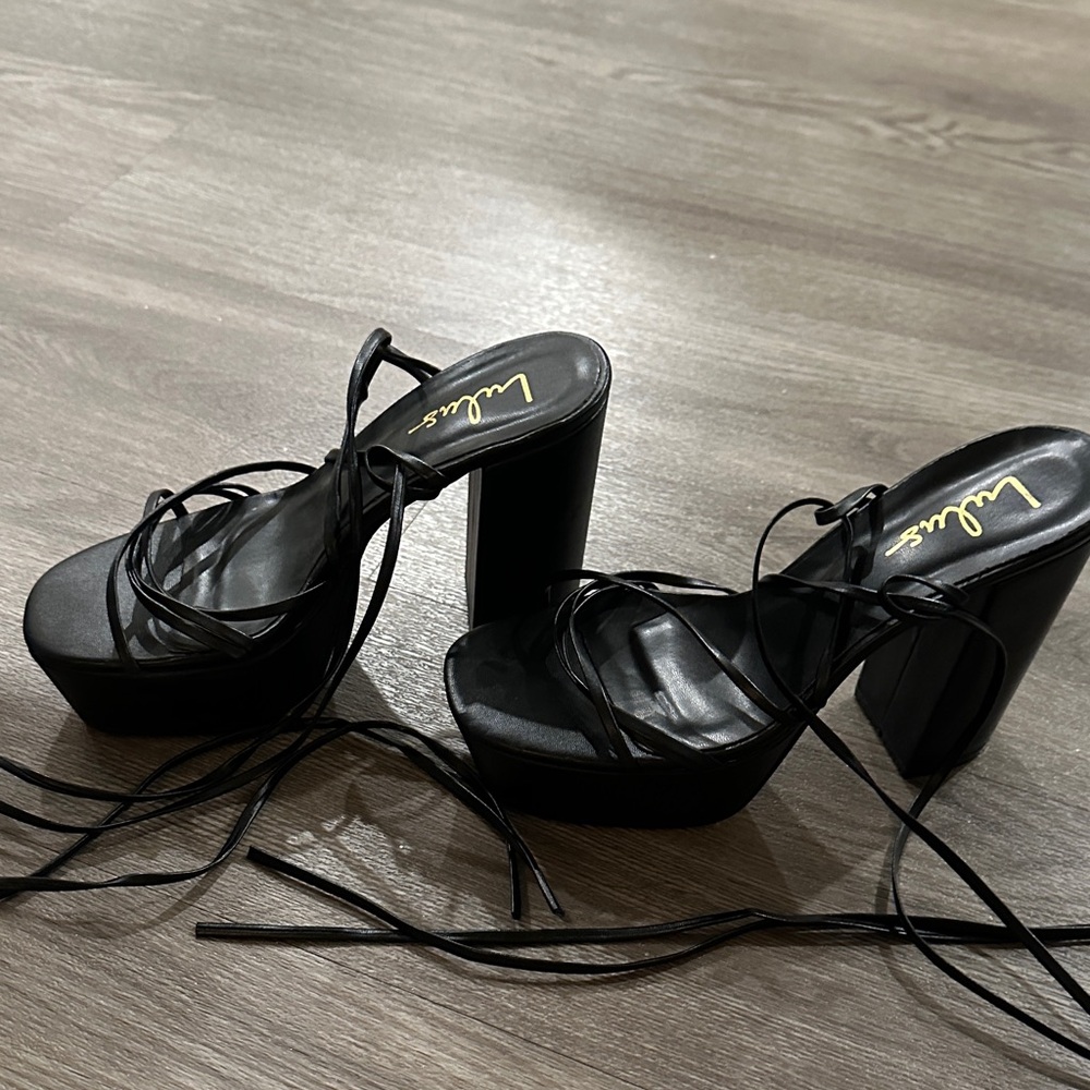 Lulu's Elegant Black Platform Sandals